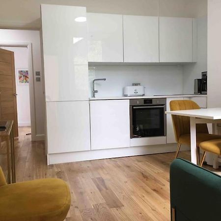 לונדון Newly Refurbished 2-Bedroom Flat In Notting Hill מראה חיצוני תמונה