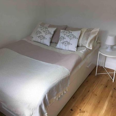 לונדון Newly Refurbished 2-Bedroom Flat In Notting Hill מראה חיצוני תמונה
