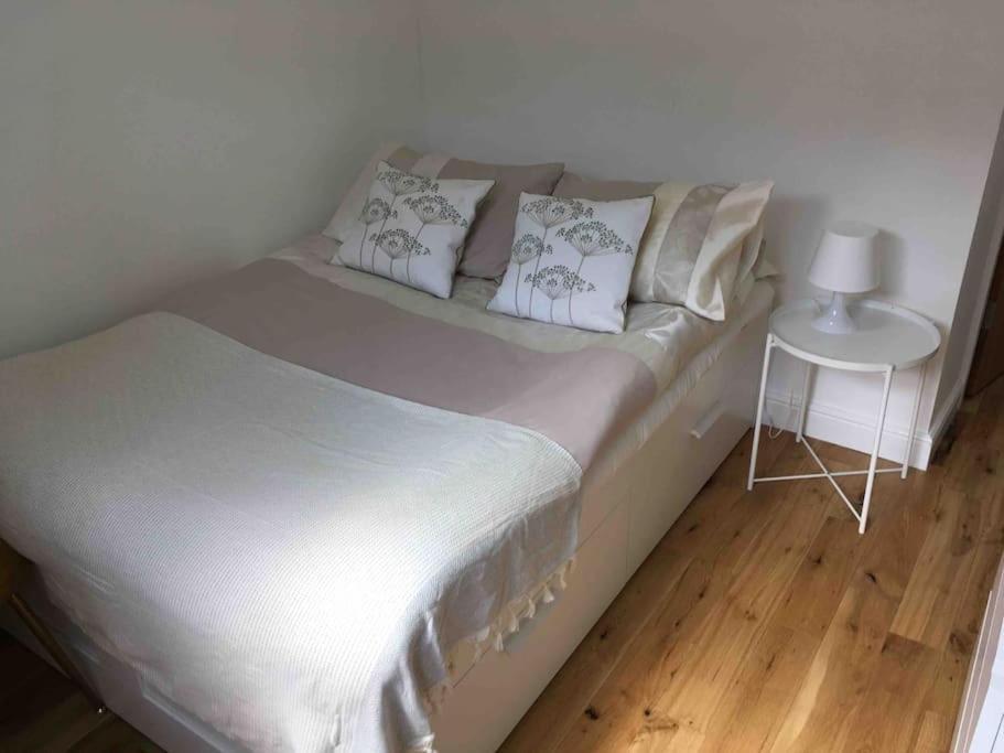 לונדון Newly Refurbished 2-Bedroom Flat In Notting Hill מראה חיצוני תמונה